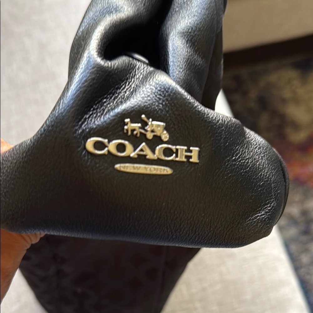 Coach Madison Black Shoulder Bag with Signature Monogram - Picture 5 of 7